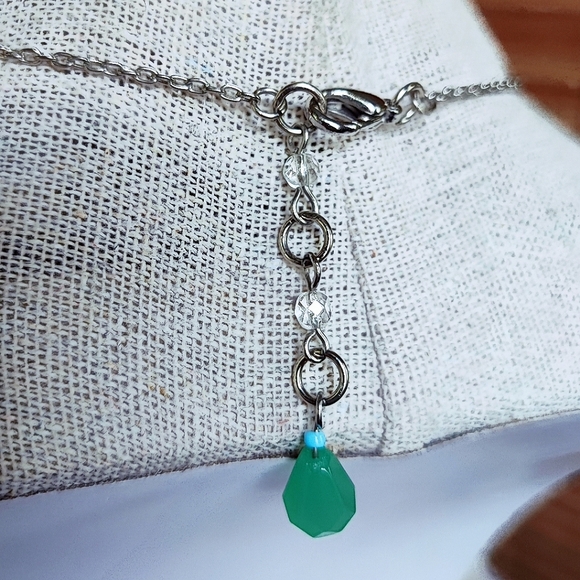 Jadeite Green Coral Silver Tone Teardrop Glass Beaded Cascade Necklace NEW NWOT - Picture 3 of 8